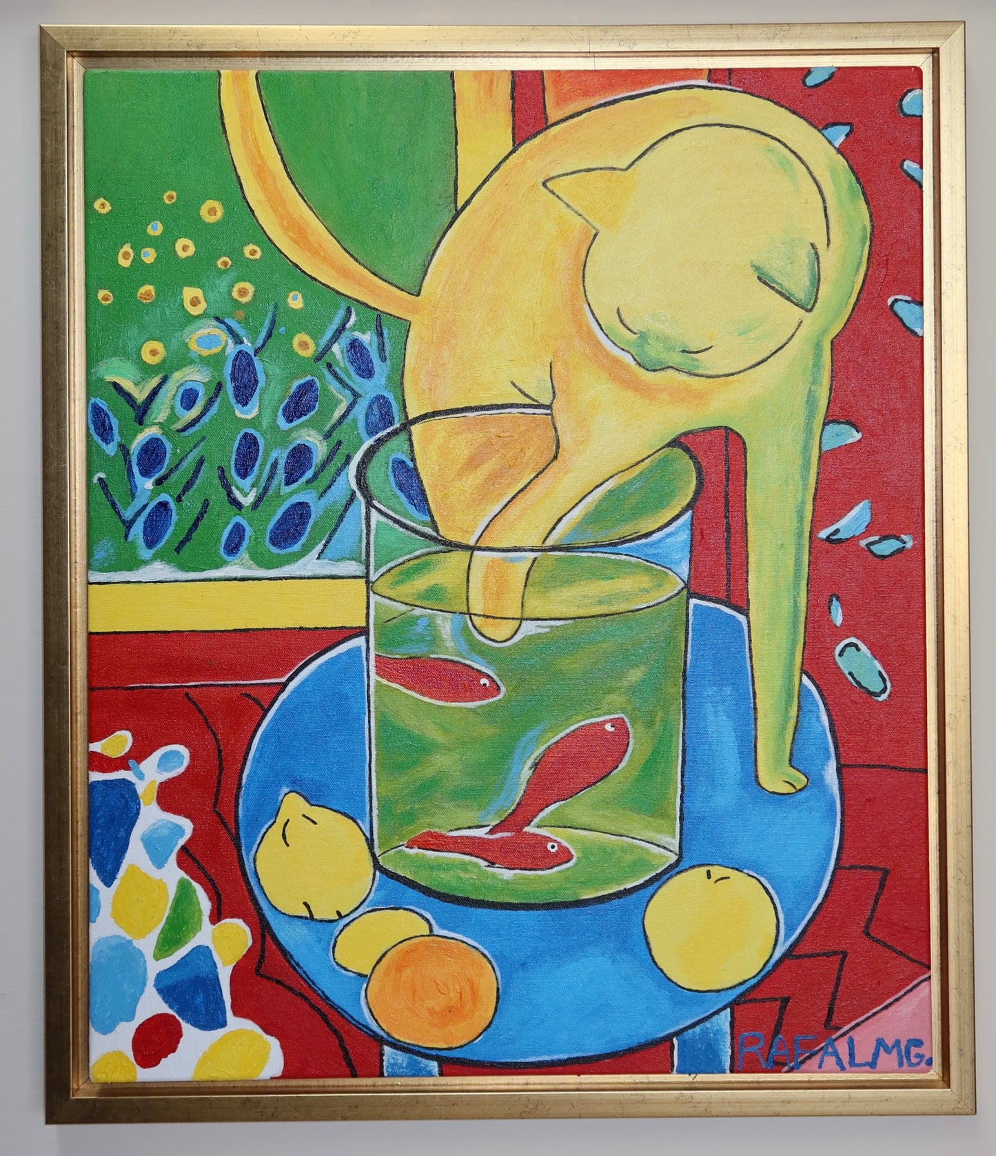 El gato con peces rojos